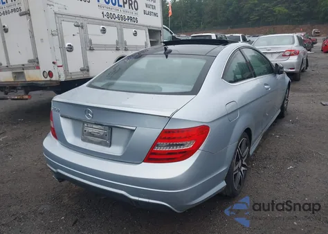2013 Mercedes-Benz C 250 из США, поврежденный, VIN WDDGJ4HB1DG058064